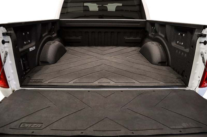 Dee Zee dz76972 | Deezee 07-18 Chevrolet Silverado Heavyweight Bed Mat - Custom Fit 5 1/2Ft Bed (X Pattern); 2007-2018