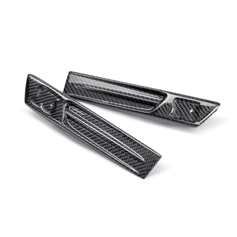 Seibon FDL0910NSGTR | Carbon Fiber Fender Duct Logos (Pair) Nissan GT-R R35; 2009-2010