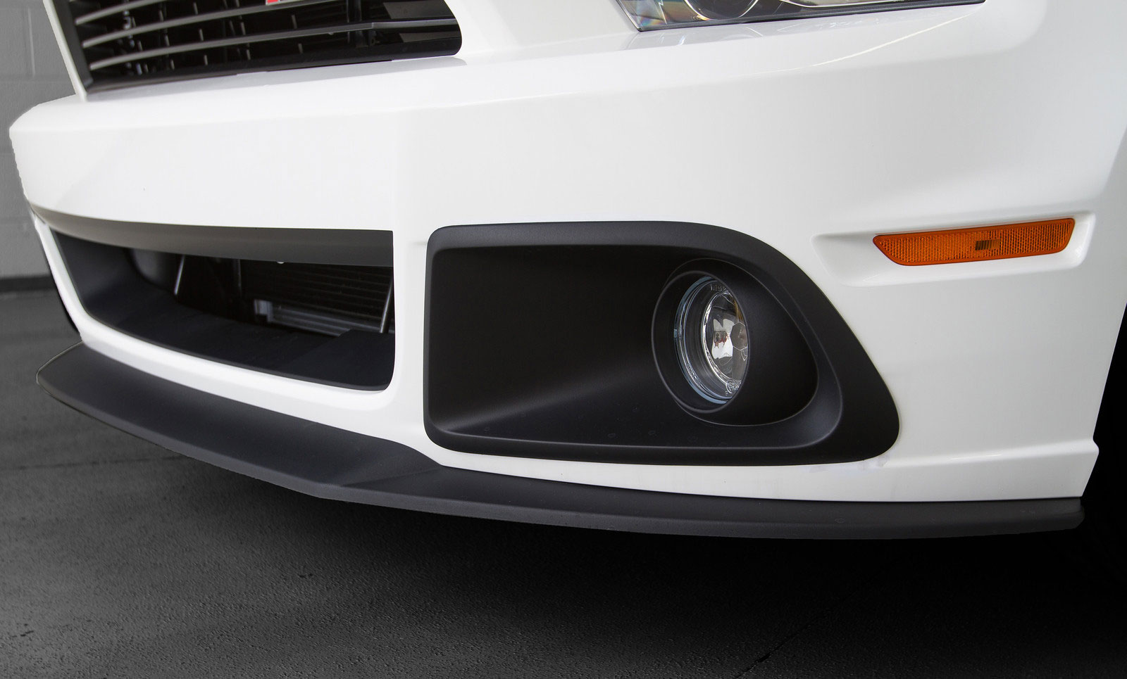 Roush 421391 | ROUSH Front Chin Splitter Kit for Ford Mustang Black 3.7/5.0/5.8L; 2013-2014